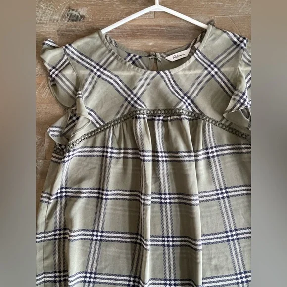 Green sheer top - Picture 2 of 6